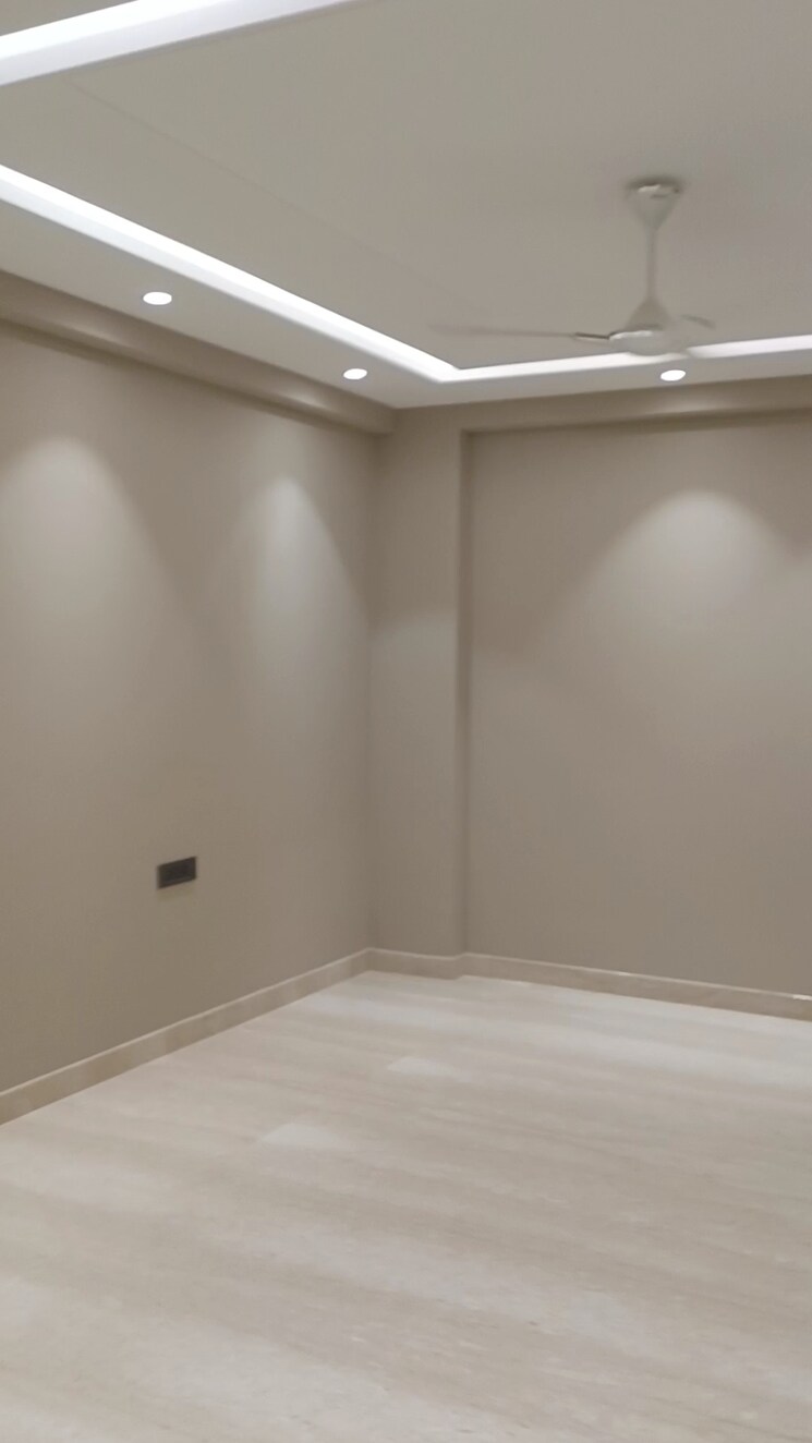 Room, old rajinder nagar 4 Bedroom 666 Sq.Yd. Builder Floor In Old Rajinder Nagar Delhi 7712175