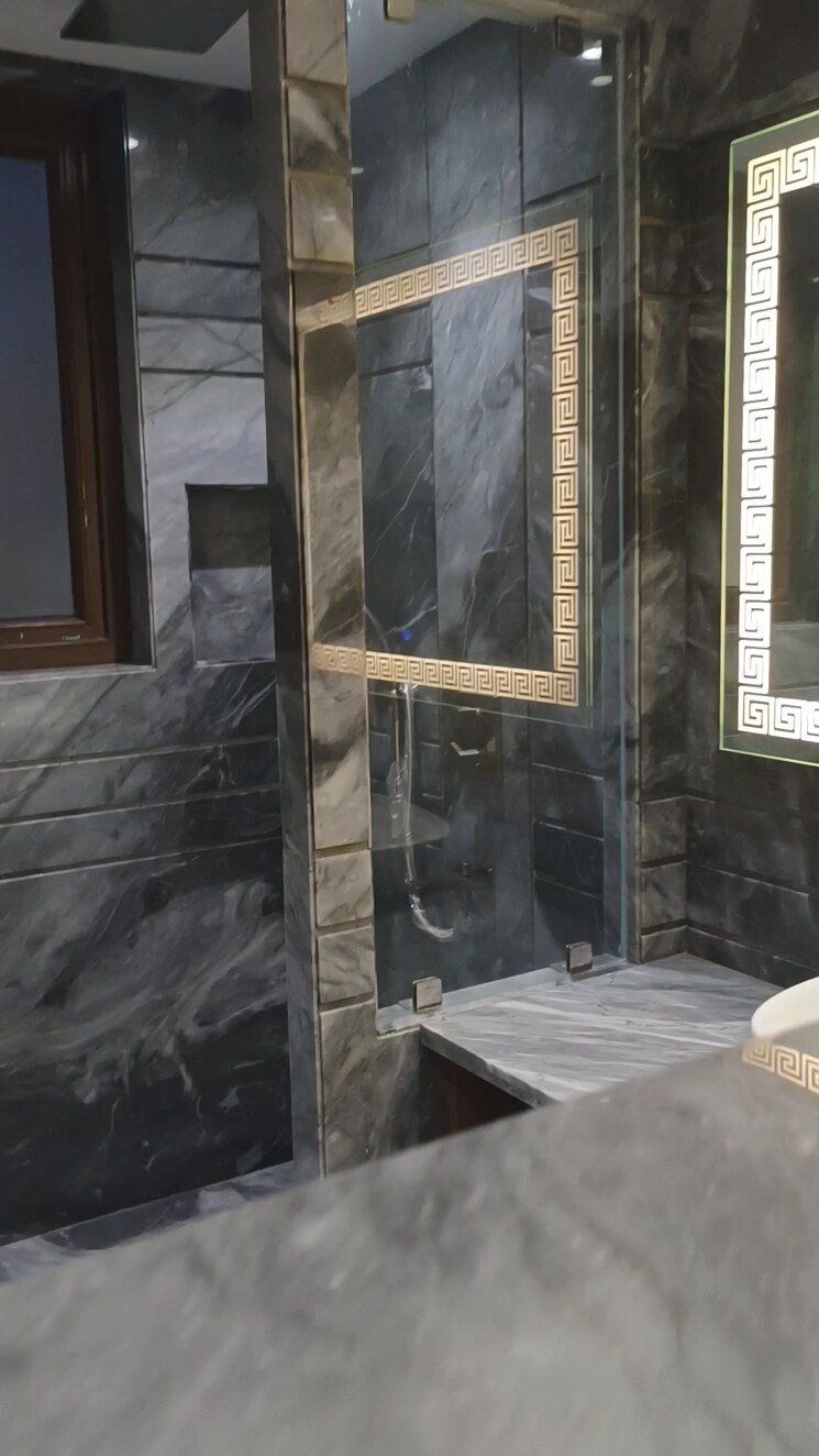 Bathroom, old rajinder nagar 4 Bedroom 666 Sq.Yd. Builder Floor In Old Rajinder Nagar Delhi 7712175