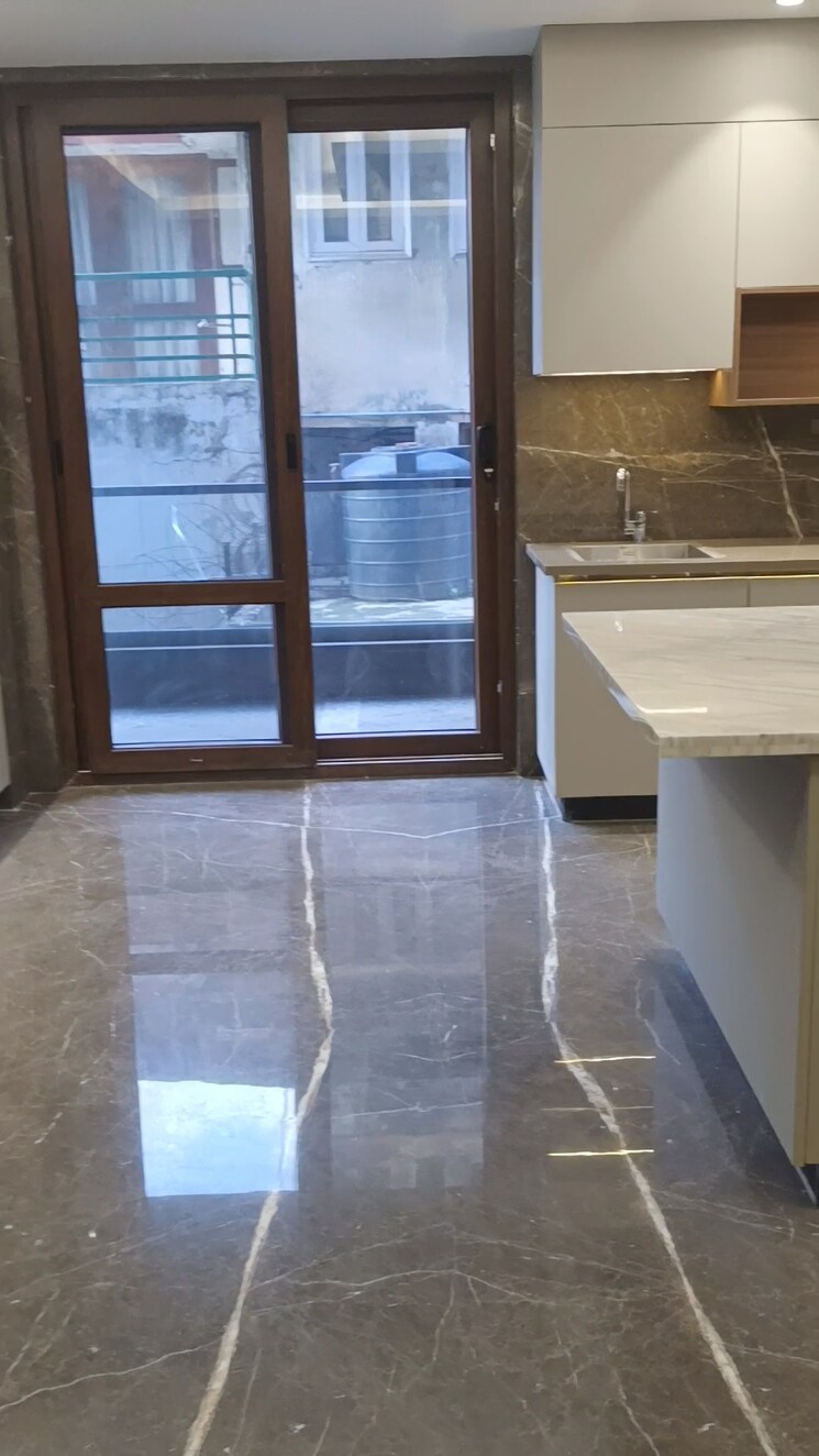 Room, old rajinder nagar 4 Bedroom 666 Sq.Yd. Builder Floor In Old Rajinder Nagar Delhi 7712175