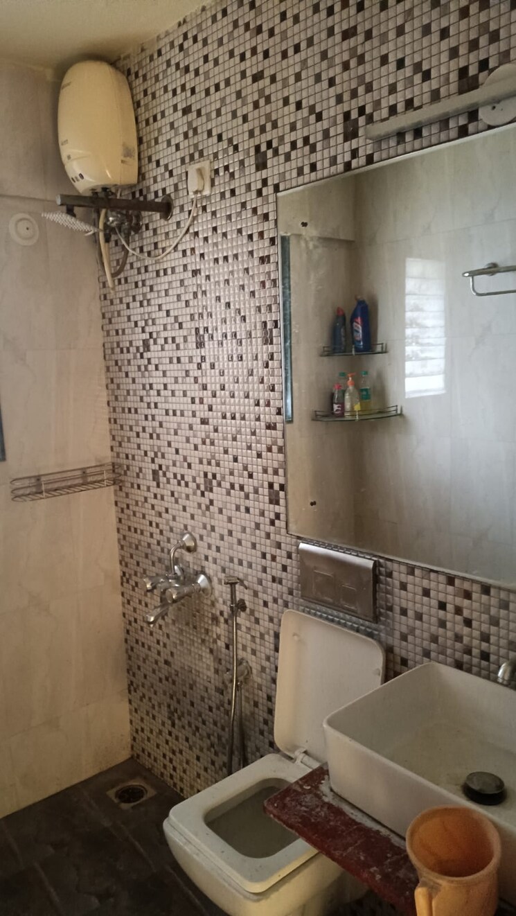 Bathroom, pimple saudagar 3 Bedroom 1050 Sq.Ft. Apartment In Pimple Saudagar Pune 7712313