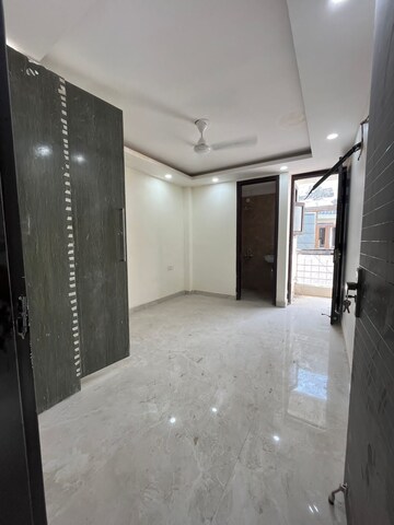 Room in 3 BHK Builder Floor at Palm Residency Chhatarpur, Chattarpur – for Sale
