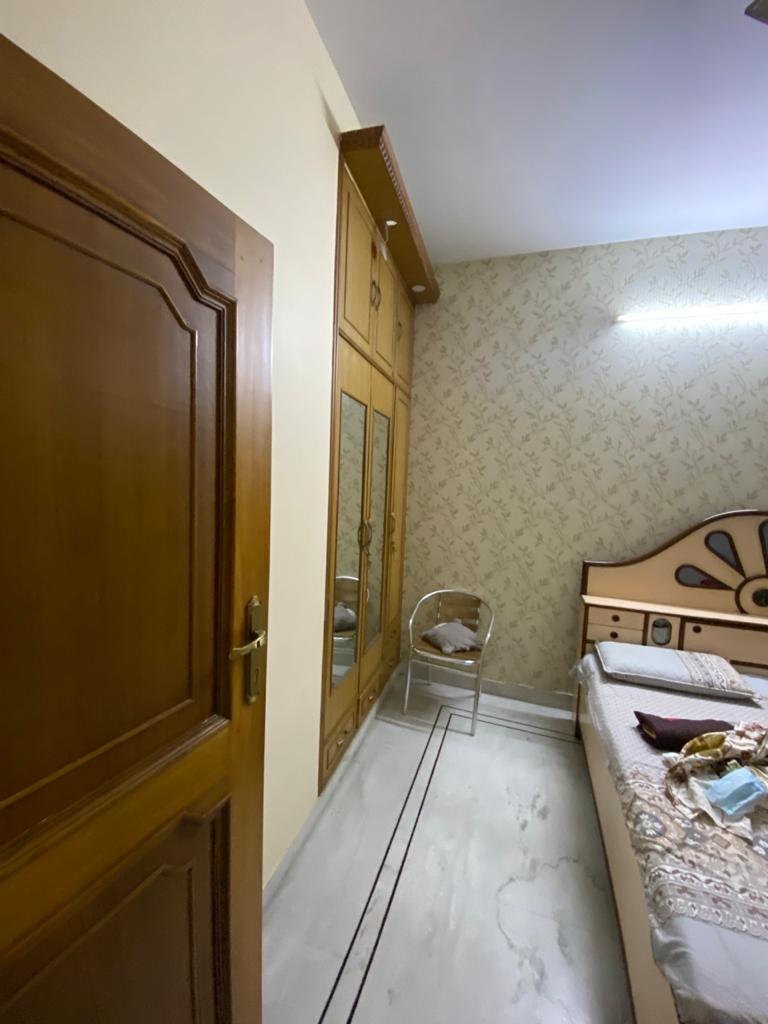 Resale 4 Bedroom 1900 Sq.Ft. Builder Floor in Ganesh Nagar Delhi 7712782