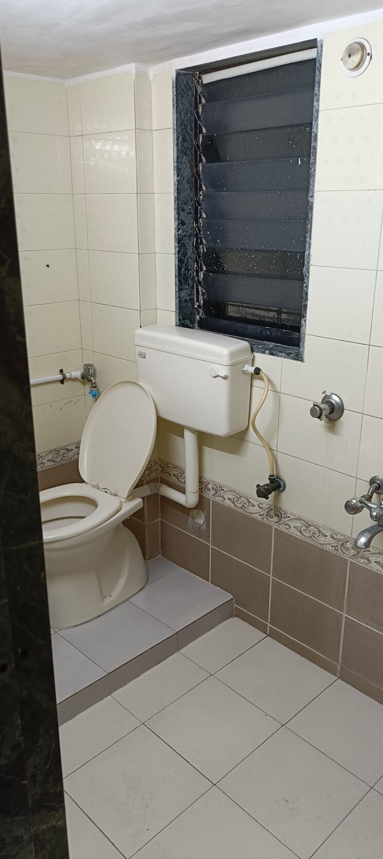 Bathroom, ashirwad-chs-mira-road 2 Bedroom 1000 Sq.Ft. Apartment In Mira Road Thane 7712837