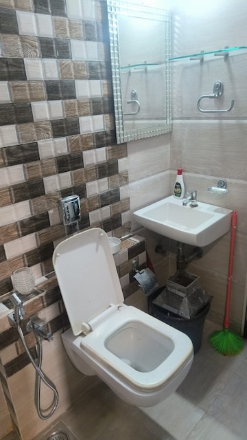 Master Bedroom in 2.5 BHK Builder Floor at Vakola – for Sale