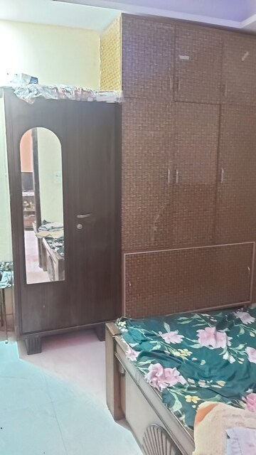 Furnished Amenities in 1.5 BHK Builder Floor at Mayur Vihar Phase 1 – for Sale