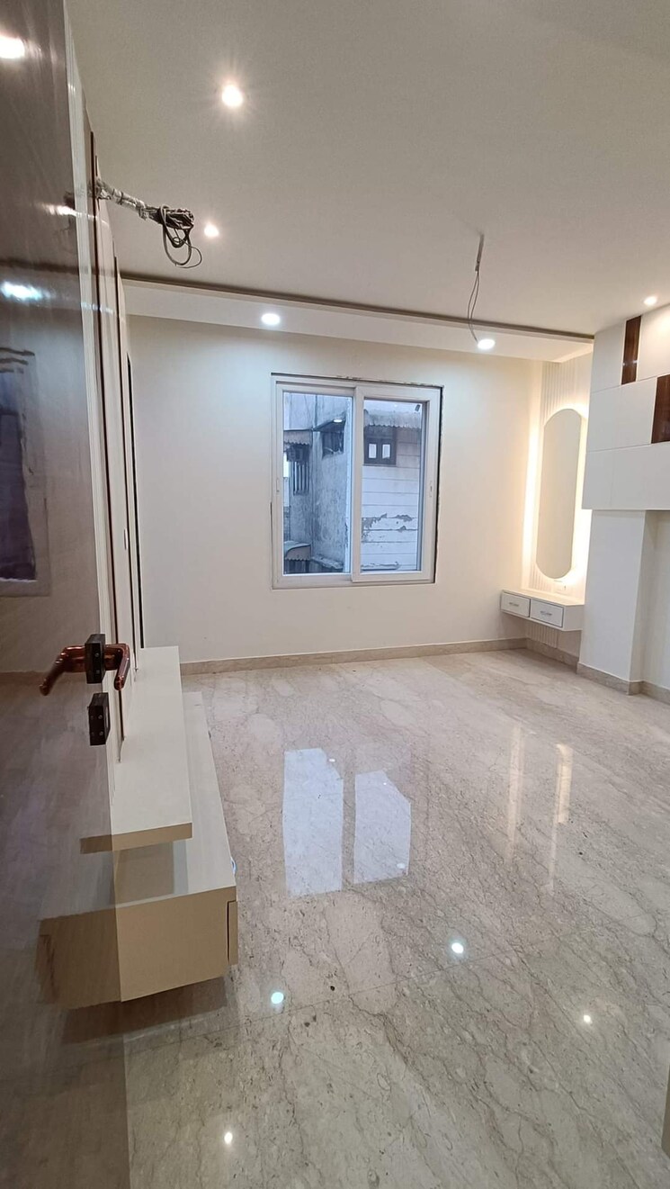 Room, pitampura 3 Bedroom 950 Sq.Ft. Builder Floor In Pitampura Delhi 7713017