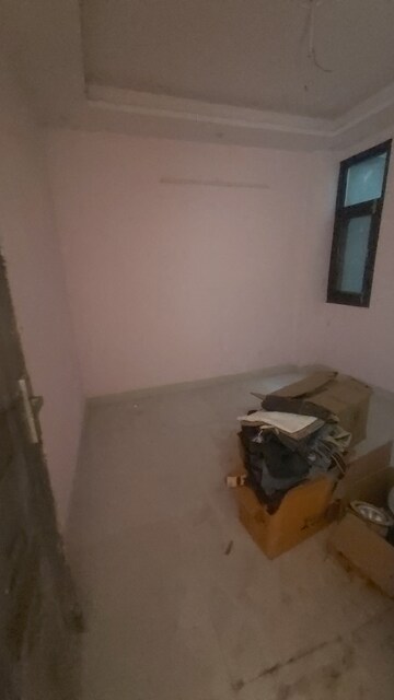 Room in 3.5 BHK Builder Floor at Mayur Vihar Phase 1 – for Sale
