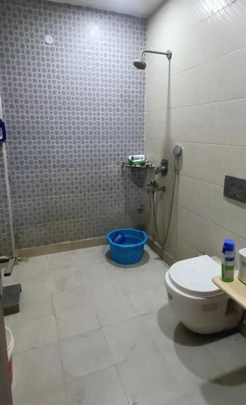 रेसिडेंशियल बिल्डर फ्लोर वर्ग फुट फॉर रेंट इन तिलक नगर दिल्ली  7713090