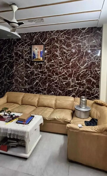 रेसिडेंशियल बिल्डर फ्लोर वर्ग फुट फॉर रेंट इन तिलक नगर दिल्ली  7713090