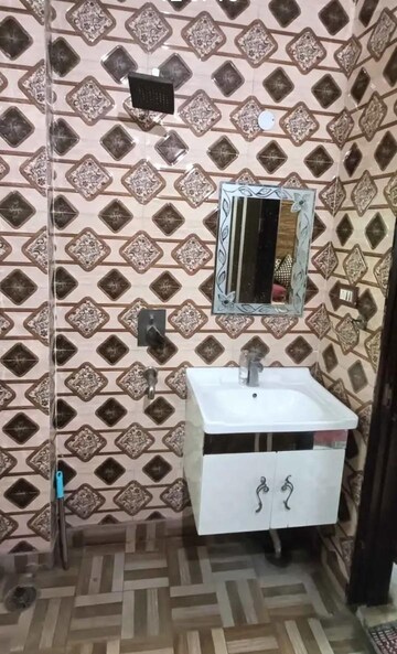 रेसिडेंशियल बिल्डर फ्लोर वर्ग फुट फॉर रेंट इन तिलक नगर दिल्ली  7713090