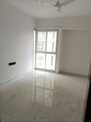 Room in 2 BHK Apartment at Mantra 29 Gold Coast, Tingre Nagar – for Rent