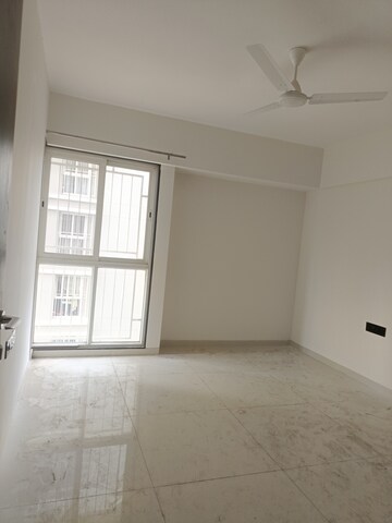 Room in 2 BHK Apartment at Mantra 29 Gold Coast, Tingre Nagar – for Rent