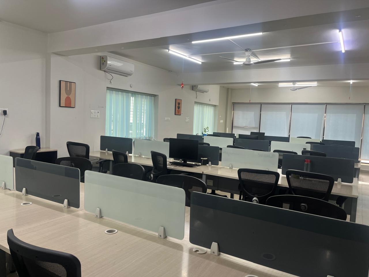 Commercial Office Space 3600 Sq.Ft. फॉर रेंट इन Hi Tech City Hyderabad  7713351