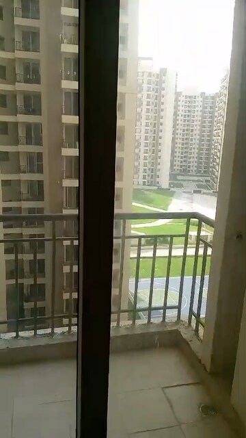 3 BHK Apartment For Sale in Amrapali Golf Homes, Sector 4, Greater Noida