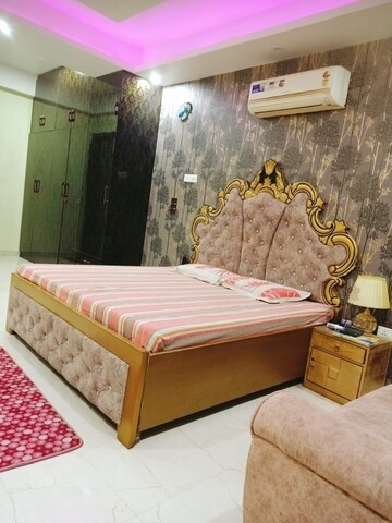 Bedroom in 4 BHK Builder Floor at Palam Vihar – for Rent