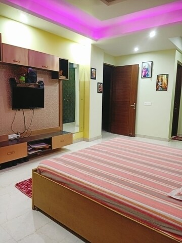 Bedroom in 4 BHK Builder Floor at Palam Vihar – for Rent