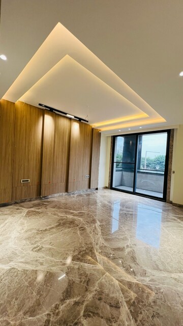 Room in 4 BHK Builder Floor at Emaar Emerald Hills Phase 2, Sector 65 – for Sale