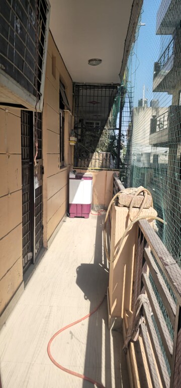 रेसिडेंशियल बिल्डर फ्लोर वर्ग यार्ड फॉर रेंट इन उत्तम नगर दिल्ली  7714070