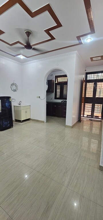 रेसिडेंशियल बिल्डर फ्लोर वर्ग यार्ड फॉर रेंट इन उत्तम नगर दिल्ली  7714070