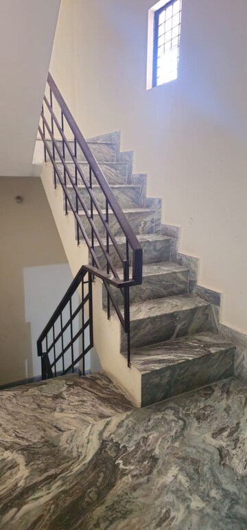 रेसिडेंशियल बिल्डर फ्लोर वर्ग यार्ड फॉर रेंट इन उत्तम नगर दिल्ली  7714070