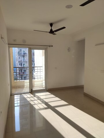 Room in 3 BHK Apartment at Gaur City 2 - 11th Avenue, Sector 16c Greater Noida – for Sale