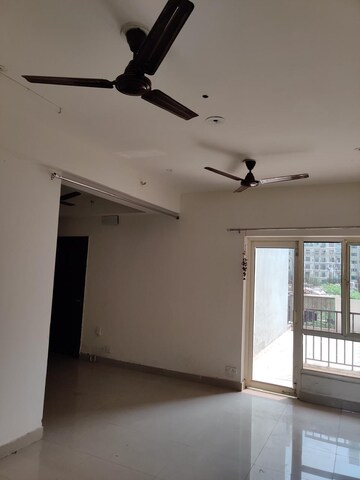 Room in 2.5 BHK Apartment at Town Park White Orchid, Sector 16c Greater Noida – for Sale