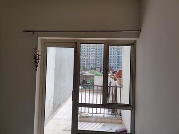 Room in 2.5 BHK Apartment at Town Park White Orchid, Sector 16c Greater Noida – for Sale