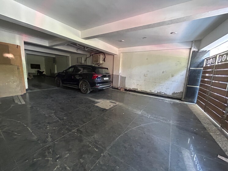  Parking, sector 7 4 Bedroom 2000 Sq.Ft. Builder Floor In Sector 7 Gurgaon 7714165