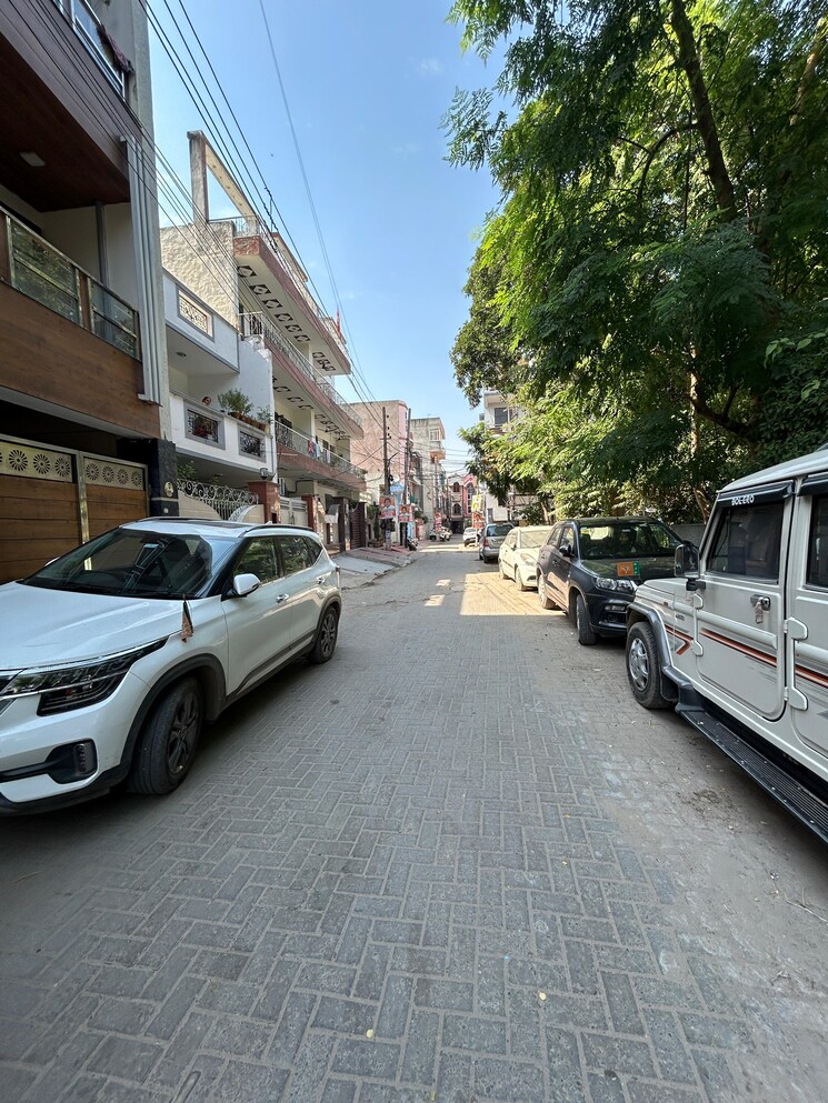  Parking, sector 7 4 Bedroom 2000 Sq.Ft. Builder Floor In Sector 7 Gurgaon 7714165