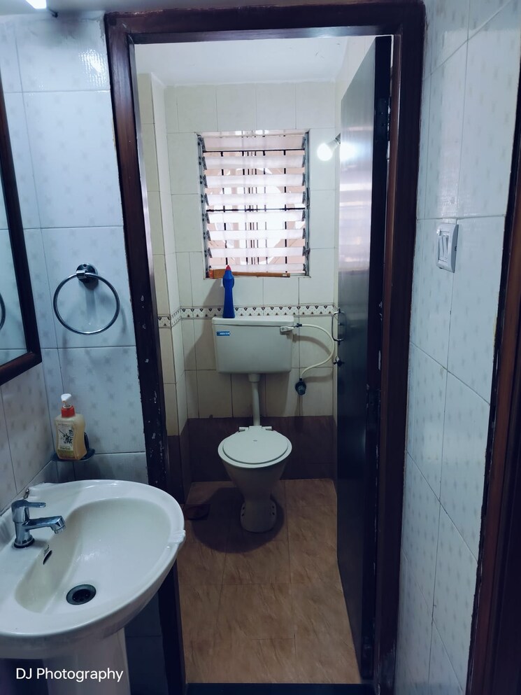 Bathroom, raj-umang-2 1 Bedroom 560 Sq.Ft. Apartment In Dahisar East Mumbai 7714214