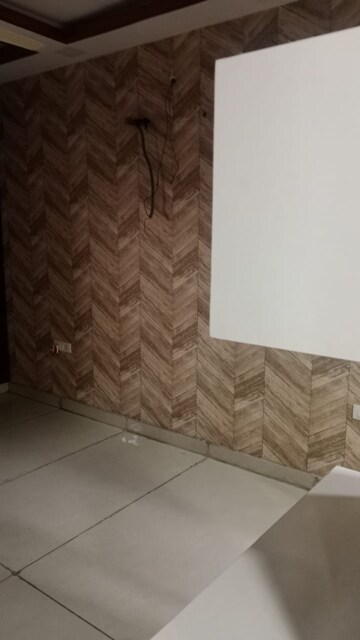 Room in 4 BHK Builder Floor at Sector 85 – for Sale