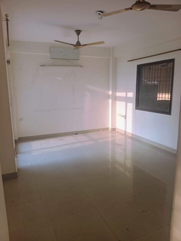 Room in 3 BHK Apartment at Express Green Plaza, Vaishali Sector 3 – for Sale
