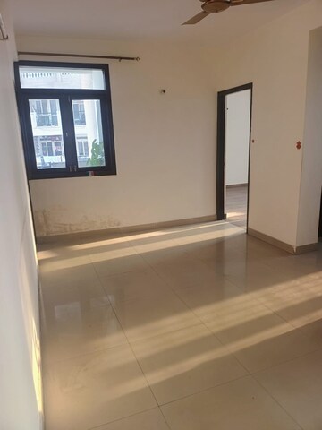 Room in 3 BHK Apartment at Express Green Plaza, Vaishali Sector 3 – for Sale