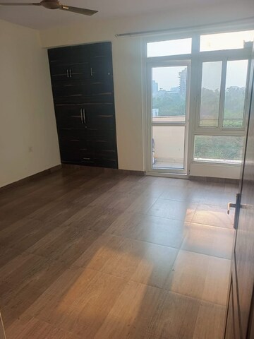Room in 3 BHK Apartment at Express Green Plaza, Vaishali Sector 3 – for Sale