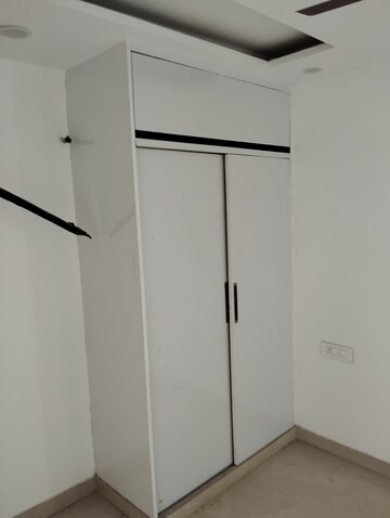Room in 3 BHK Builder Floor at Sector 16 – for Sale