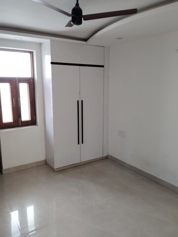 Room in 3 BHK Builder Floor at Sector 16 – for Sale