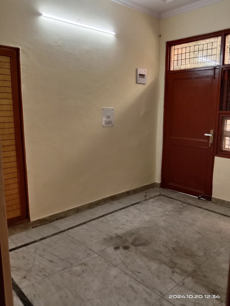Room, rohini sector 11 2 Bedroom 48 Sq.Yd. Builder Floor In Rohini Sector 11 Delhi 7714422