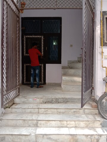 रेसिडेंशियल बिल्डर फ्लोर वर्ग मीटर फॉर रेंट इन रोहिणी सेक्टर 11 दिल्ली  7714456