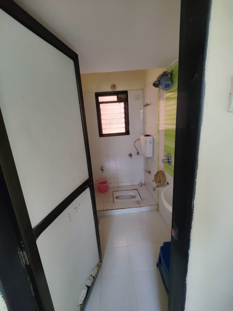 Bathroom, squarefeet-green-square 1.5 Bedroom 689 Sq.Ft. Apartment In Ghodbunder Road Thane 7714482