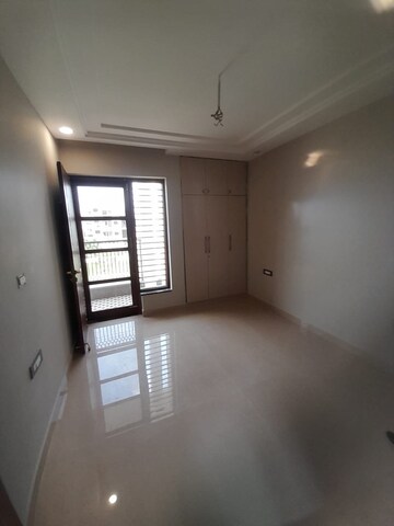 Room in 3 BHK Builder Floor at Sector 85 – for Sale