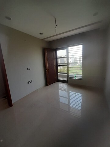 Room in 3 BHK Builder Floor at Sector 85 – for Sale