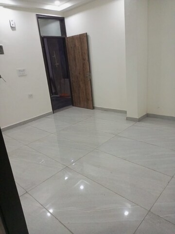 Room in 1 BHK Builder Floor at Sector 73 – for Sale