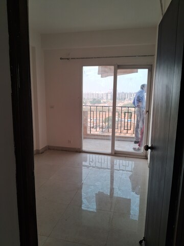 Room in 3 BHK Apartment at Signature Global Orchard Avenue, Sector 93 – for Sale