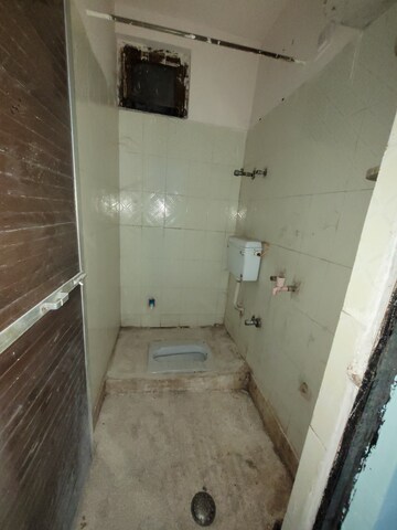 Attached Bathroom in 2 BHK Builder Floor at Dilshad Colony – for Sale
