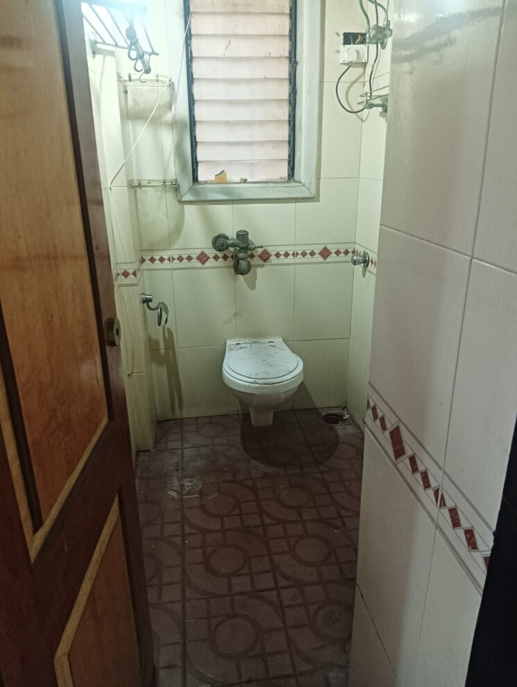 Bathroom, vasant-mandar-chs 2 Bedroom 722 Sq.Ft. Apartment In Vasant Vihar Thane 7715182