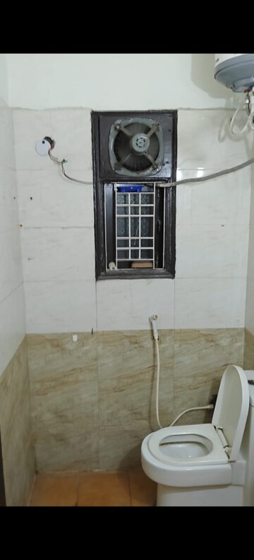 रेसिडेंशियल घर वर्ग फुट फॉर रेंट इन सेक्टर 12 नोएडा  7715269