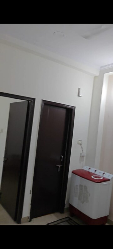 रेसिडेंशियल घर वर्ग फुट फॉर रेंट इन सेक्टर 12 नोएडा  7715269