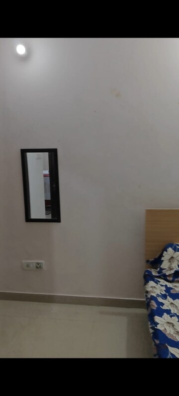 रेसिडेंशियल घर वर्ग फुट फॉर रेंट इन सेक्टर 12 नोएडा  7715269