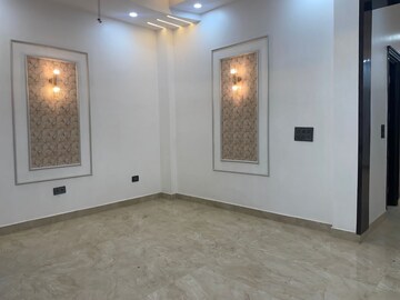 Room in 4 BHK Builder Floor at Niti Khand – for Sale