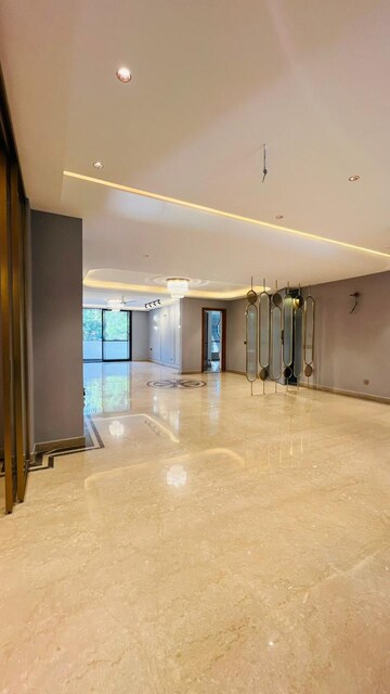 Room in 4 BHK Builder Floor at Greenwood City, Sector 40 – for Sale